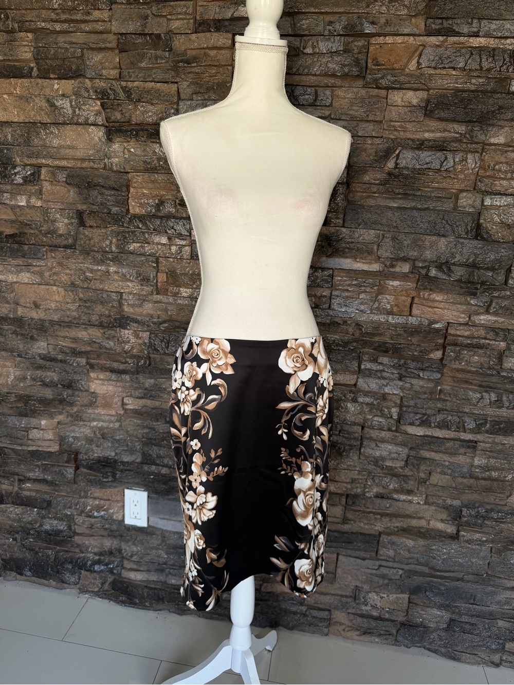 White House Black Market Black Satin Mini Skirt with Beige Floral Print - Picture 2 of 16